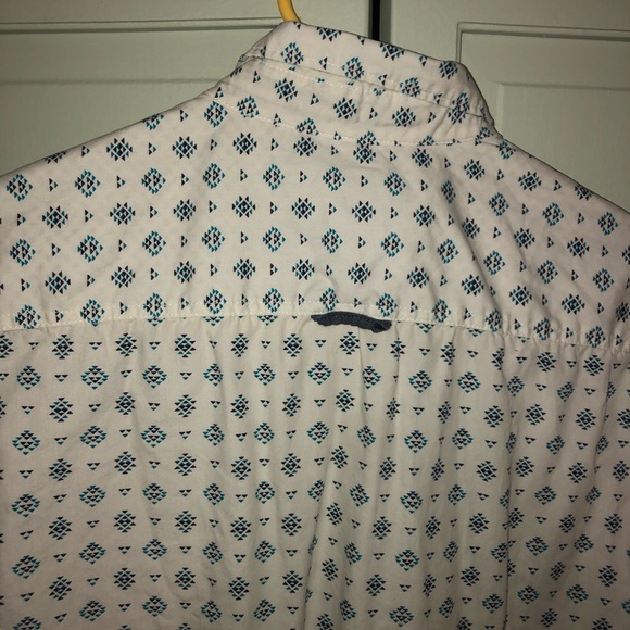 Denim & Flower Medium Short Sleeve Button up - Picture 7 of 8